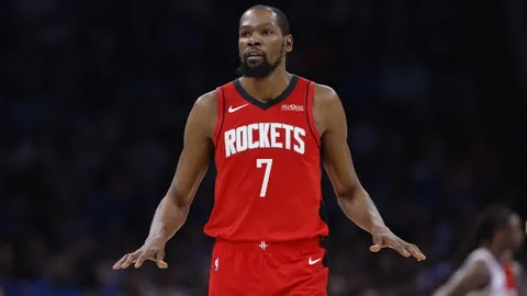 “2025雅辛奖提名阵容公布：库尔图瓦领衔，多位门神入选”